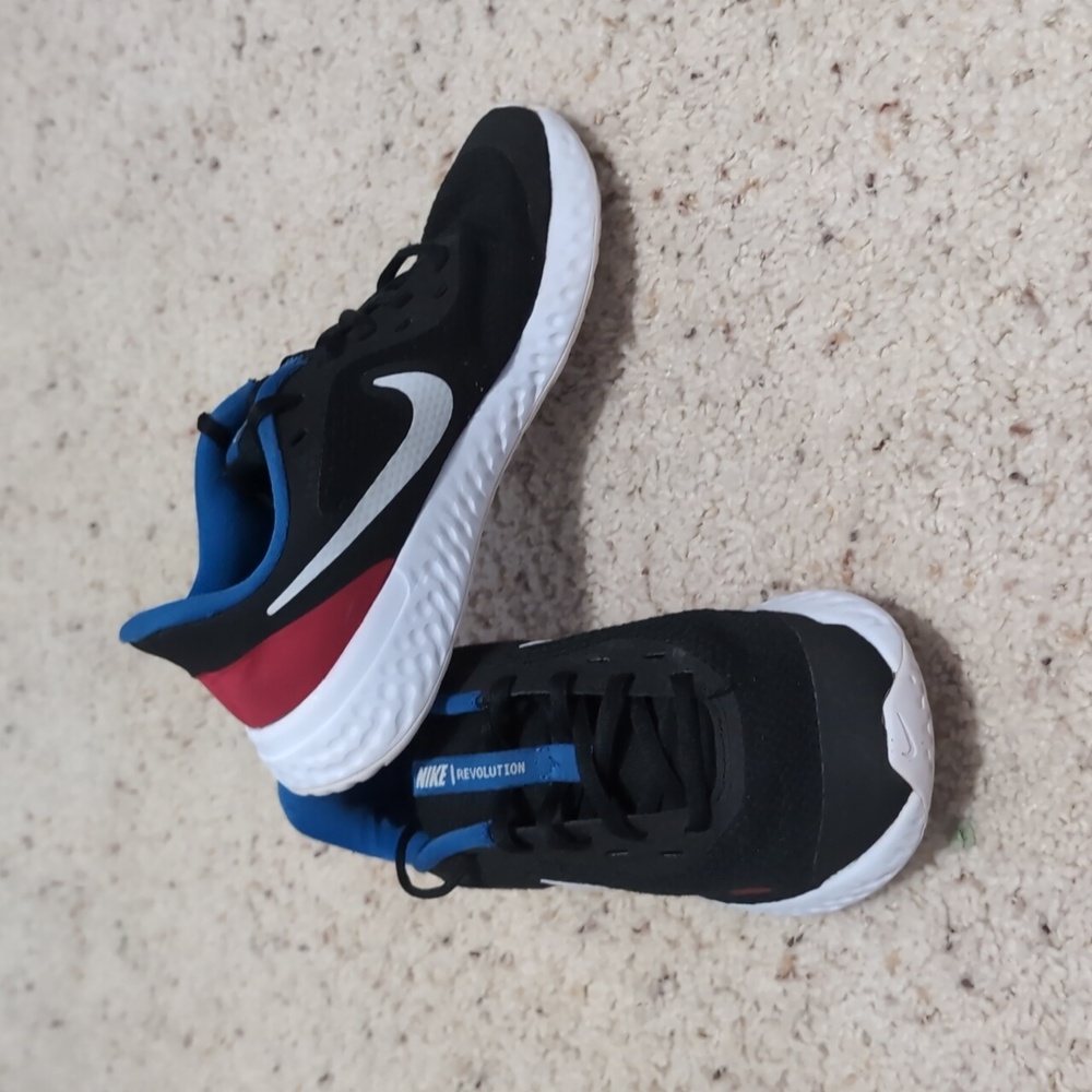Nike Revolution 5 Big Kids' Road Running Shoes Size 5Y